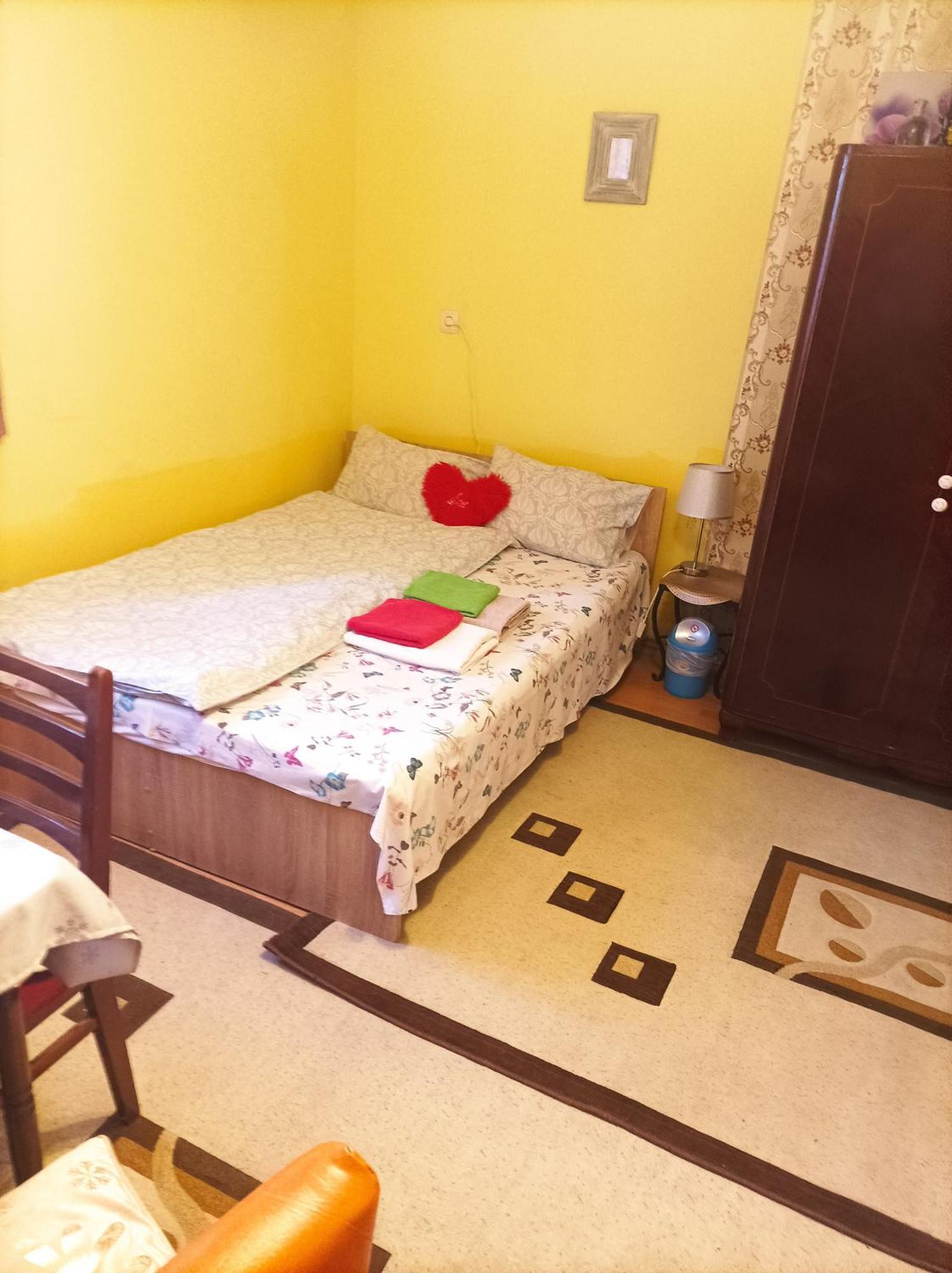 Apartament Cu Doua Camere Si Gradina Kluż-Napoka Zewnętrze zdjęcie